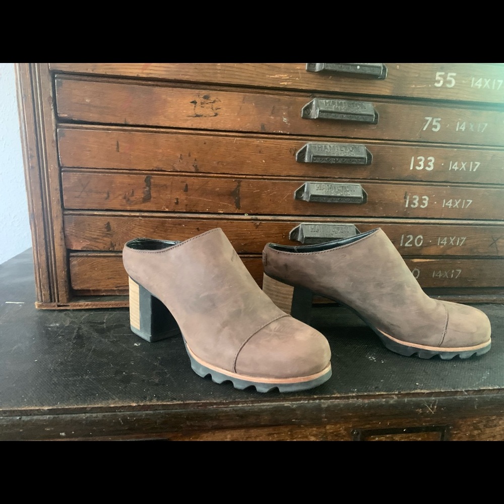Sorel heeled clogs Sz 8
